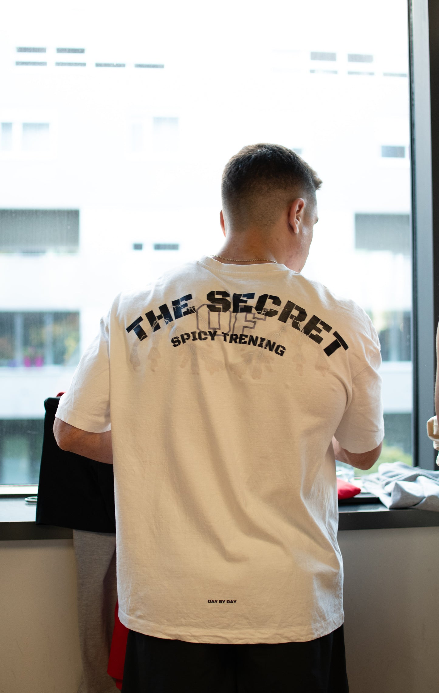 PREMIUM OVERSIZED MODEL "the secret"